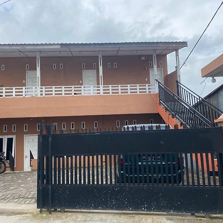 Ron'S Guest House Berastagi Backpacker Rooms Bagian luar foto