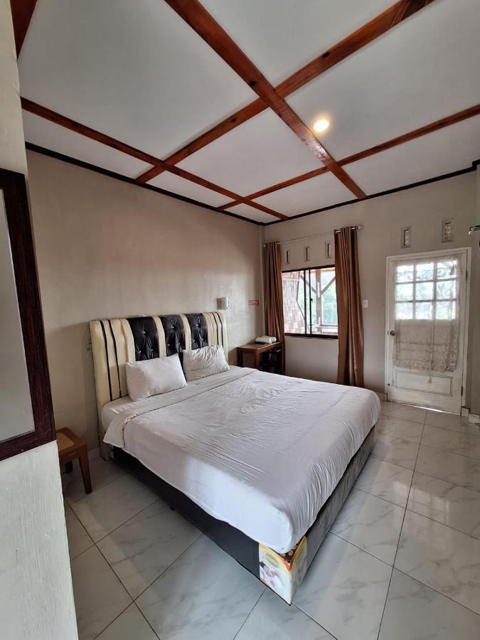 Ron'S Guest House Berastagi Backpacker Rooms Bagian luar foto