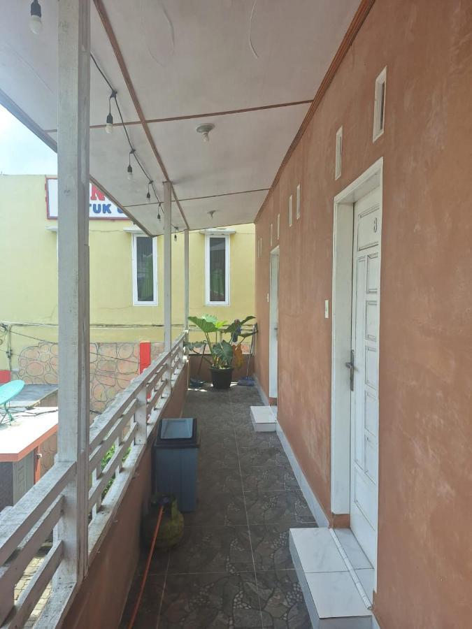 Ron'S Guest House Berastagi Backpacker Rooms Bagian luar foto