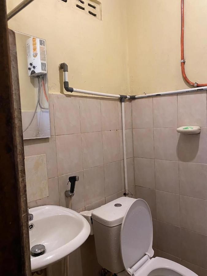 Ron'S Guest House Berastagi Backpacker Rooms Bagian luar foto
