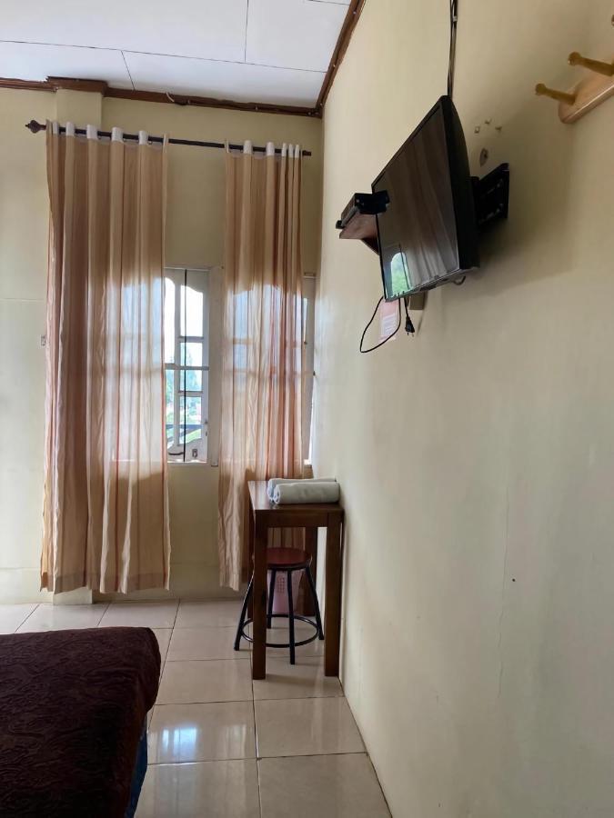 Ron'S Guest House Berastagi Backpacker Rooms Bagian luar foto