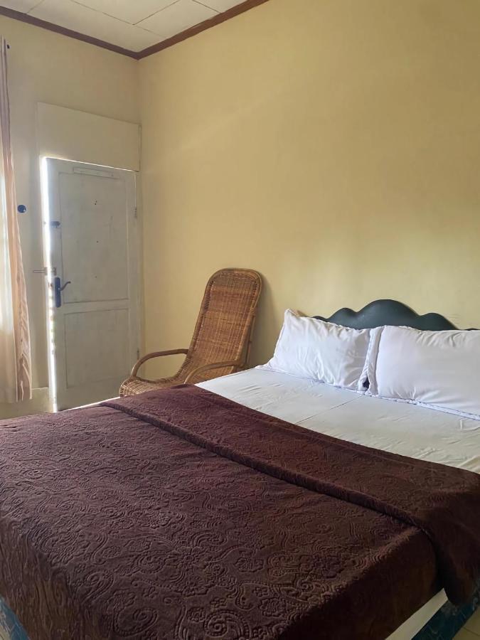 Ron'S Guest House Berastagi Backpacker Rooms Bagian luar foto