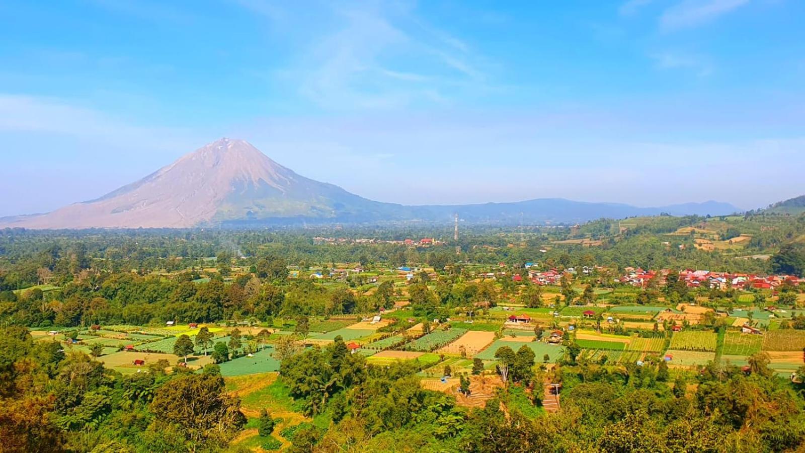 Ron'S Guest House Berastagi Backpacker Rooms Bagian luar foto