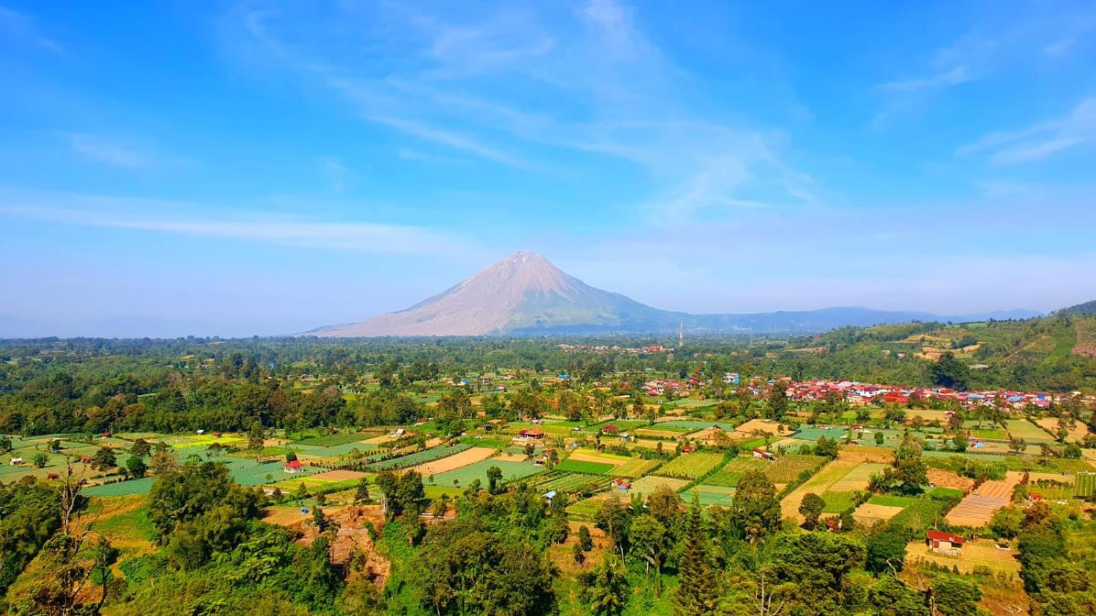 Ron'S Guest House Berastagi Backpacker Rooms Bagian luar foto