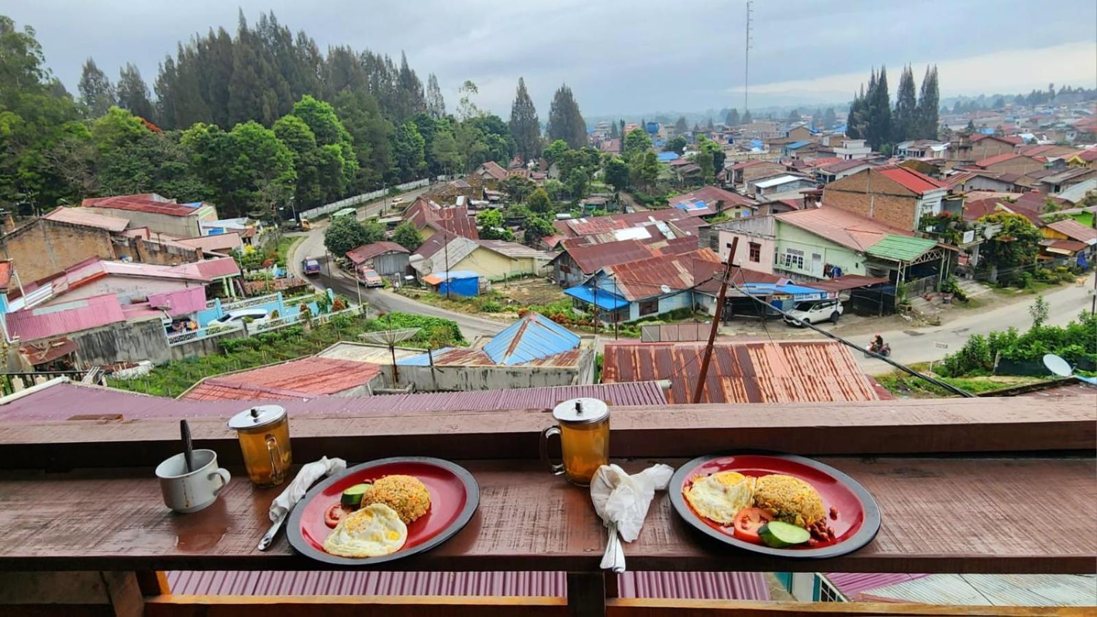 Ron'S Guest House Berastagi Backpacker Rooms Bagian luar foto
